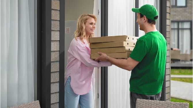 Best Pizza Delivery in East Patel Nagar Redefines Late-Night Cravings