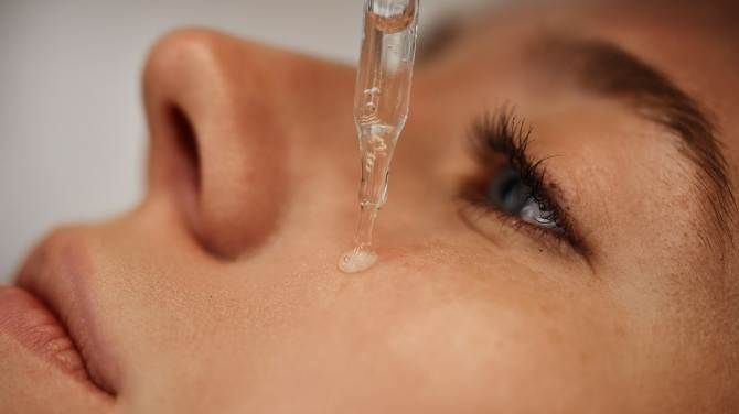 Why Is Vitamin C Niacinamide Serum Often Used for Sensitive Skin Care?