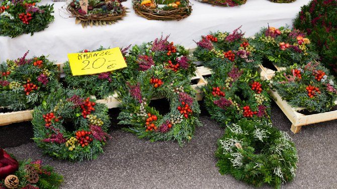 Best Fresh Wreaths Online to Elevate Your Home Décor Naturally