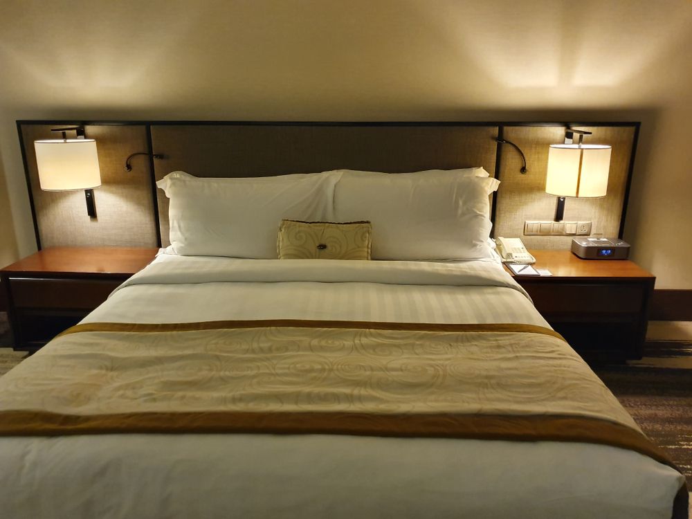 Choosing the right hotel bed mattress for guest comfort